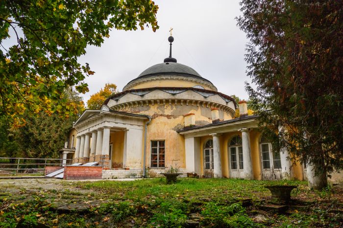 Храм-мавзолей Волконских в усадьбе Суханово Ленинского округа