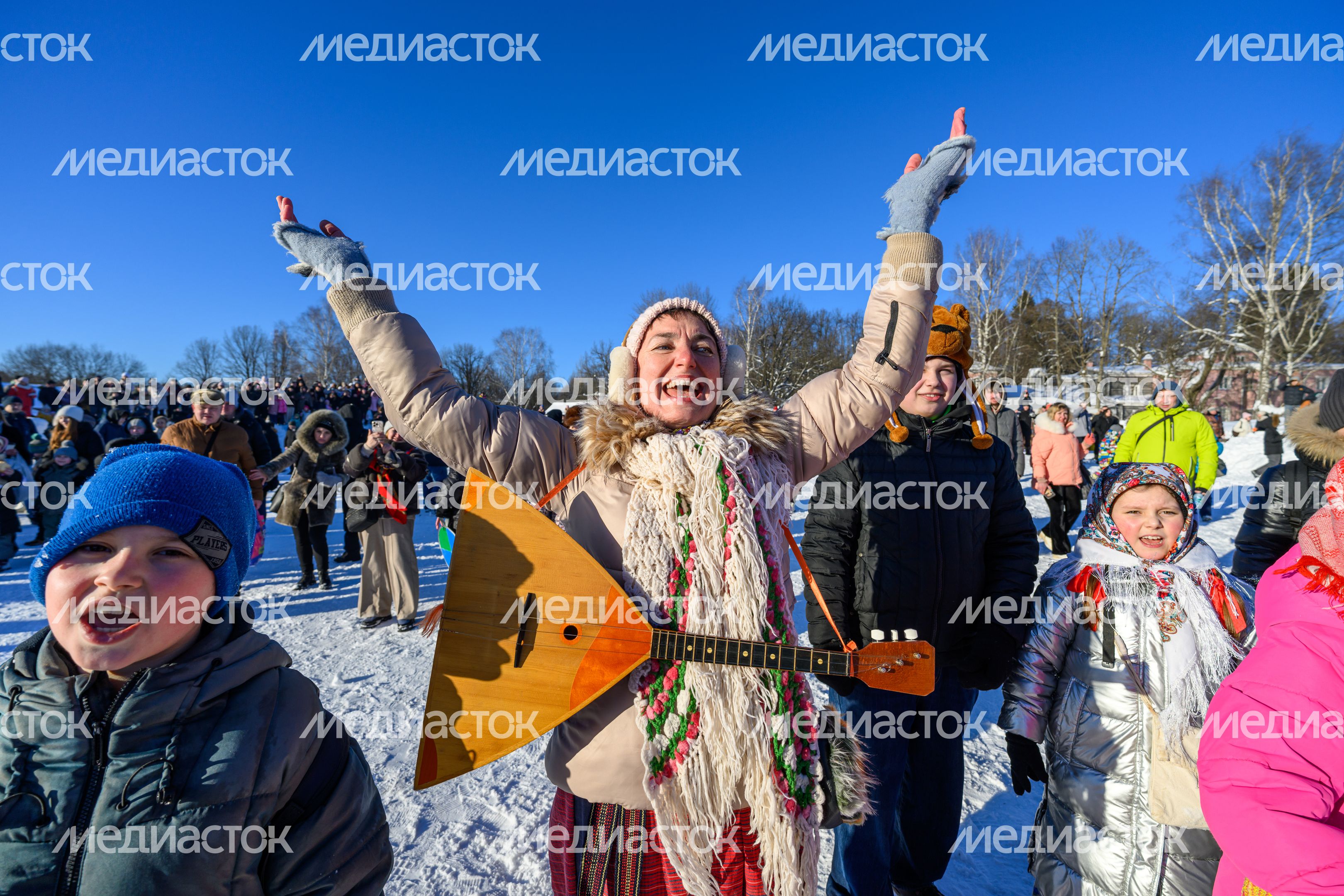 Народные гулянья на Масленице в Мураново
