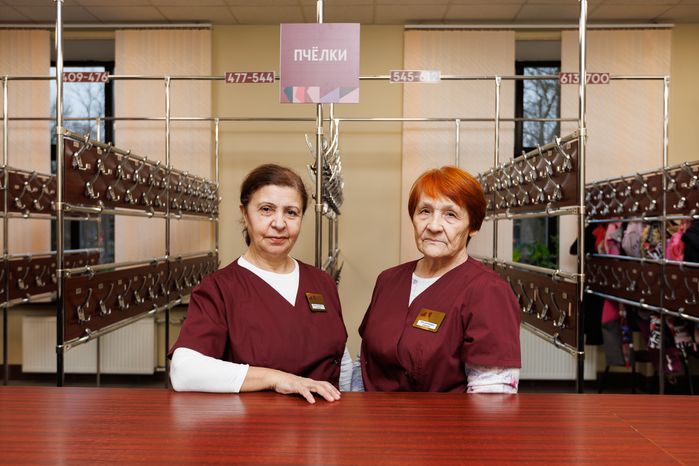 Униформа сотрудников Делового и культурного центра «Костино» в Королеве оформлена в цветах проекта «Умный ДК»