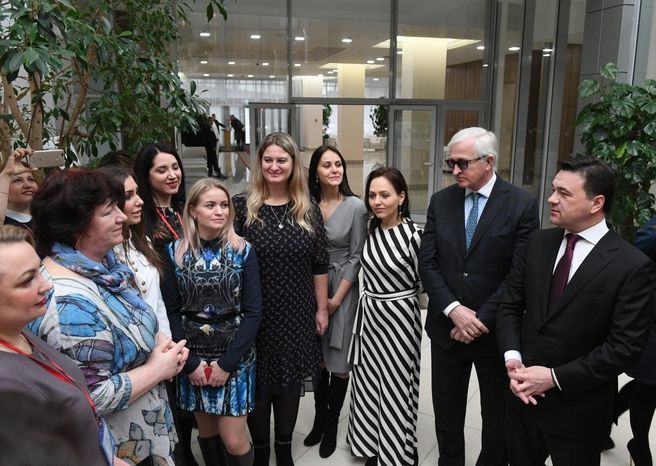Визит губернатора Подмосковья на фотовыставку «Мама может всё!»
