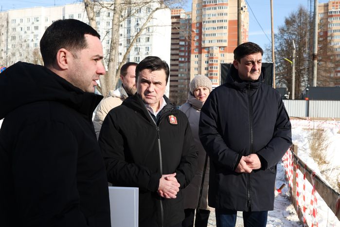 Андрей Воробьев проверил ход строительства нового корпуса поликлиники в Нахабино