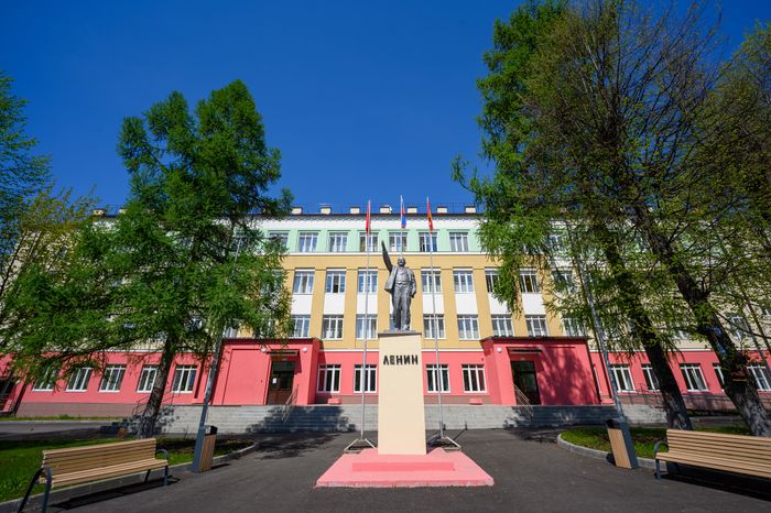 Средняя школа №1 после капитального ремонта в Серпухове. Школа современного образования