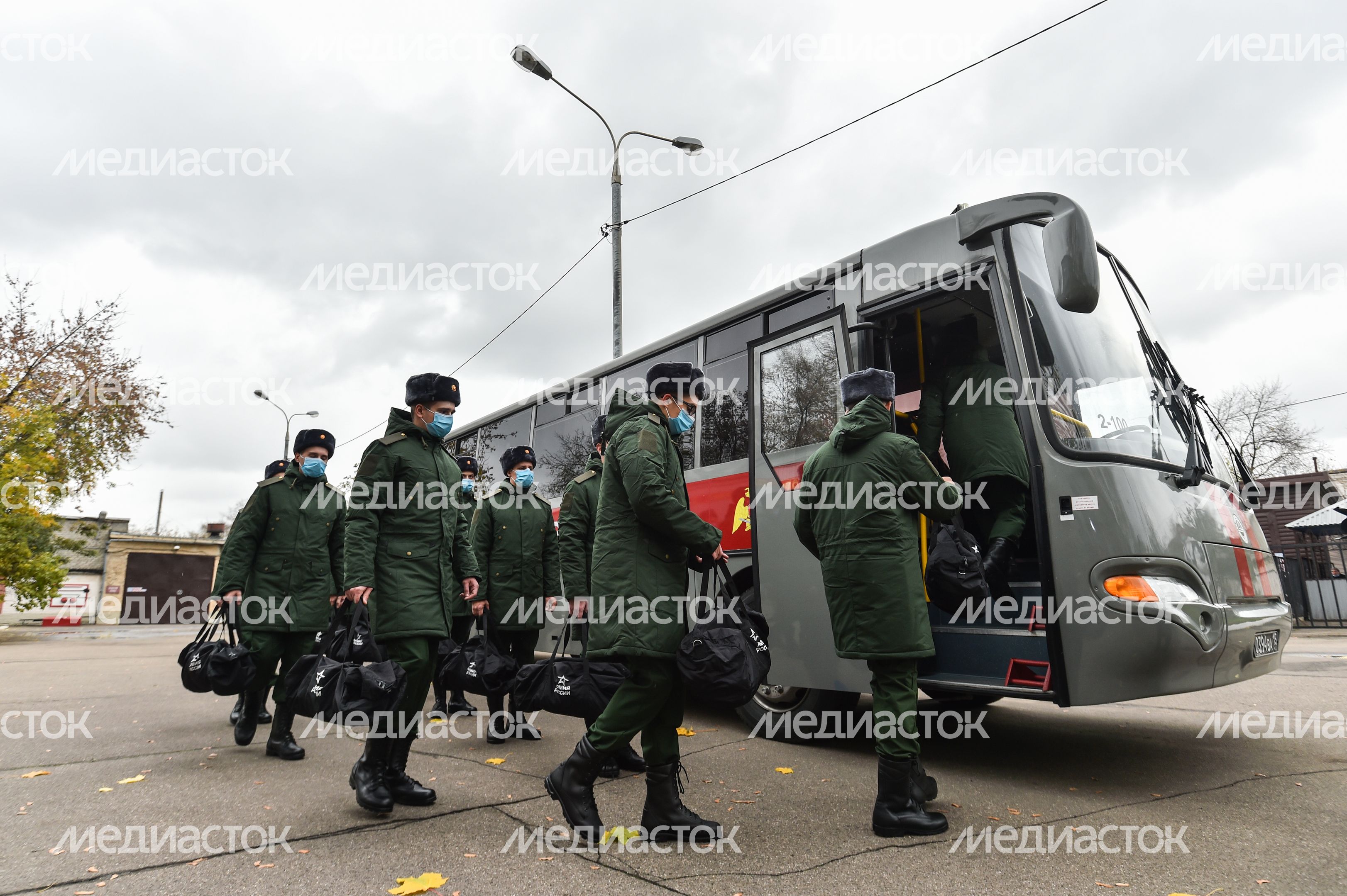 Отправка призывников к местам прохождения военной службы с городского сборного пункта Военного комиссариата города Москвы Отправка призывников к местам прохождения военной службы с городского сборного пункта Военного комиссариата города Москвы