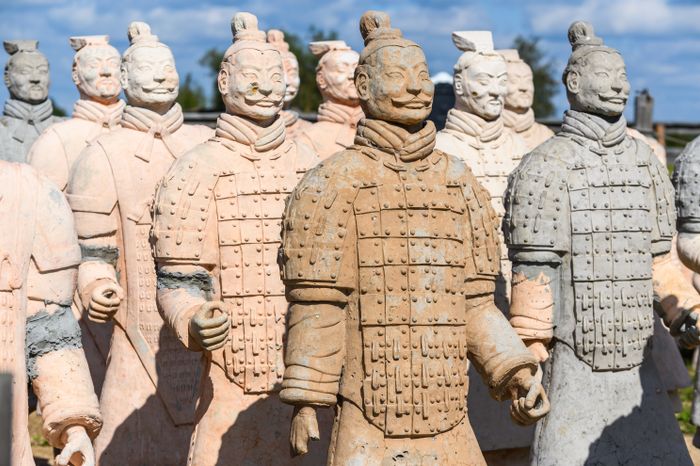 Терракотовая армия императора Цинь Шихуанди в этнопарке «Кочевник» в Сергиево-Посадском округе