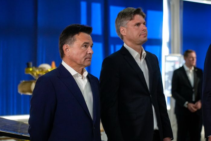Андрей Воробьев вручил награды лучшим сотрудникам НПО им. С.А. Лавочкина