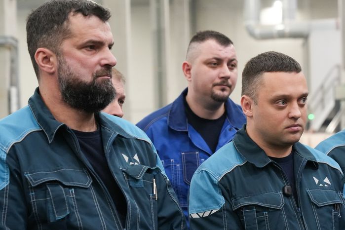Андрей Воробьев посетил завод "Л-Пак" в Кашире