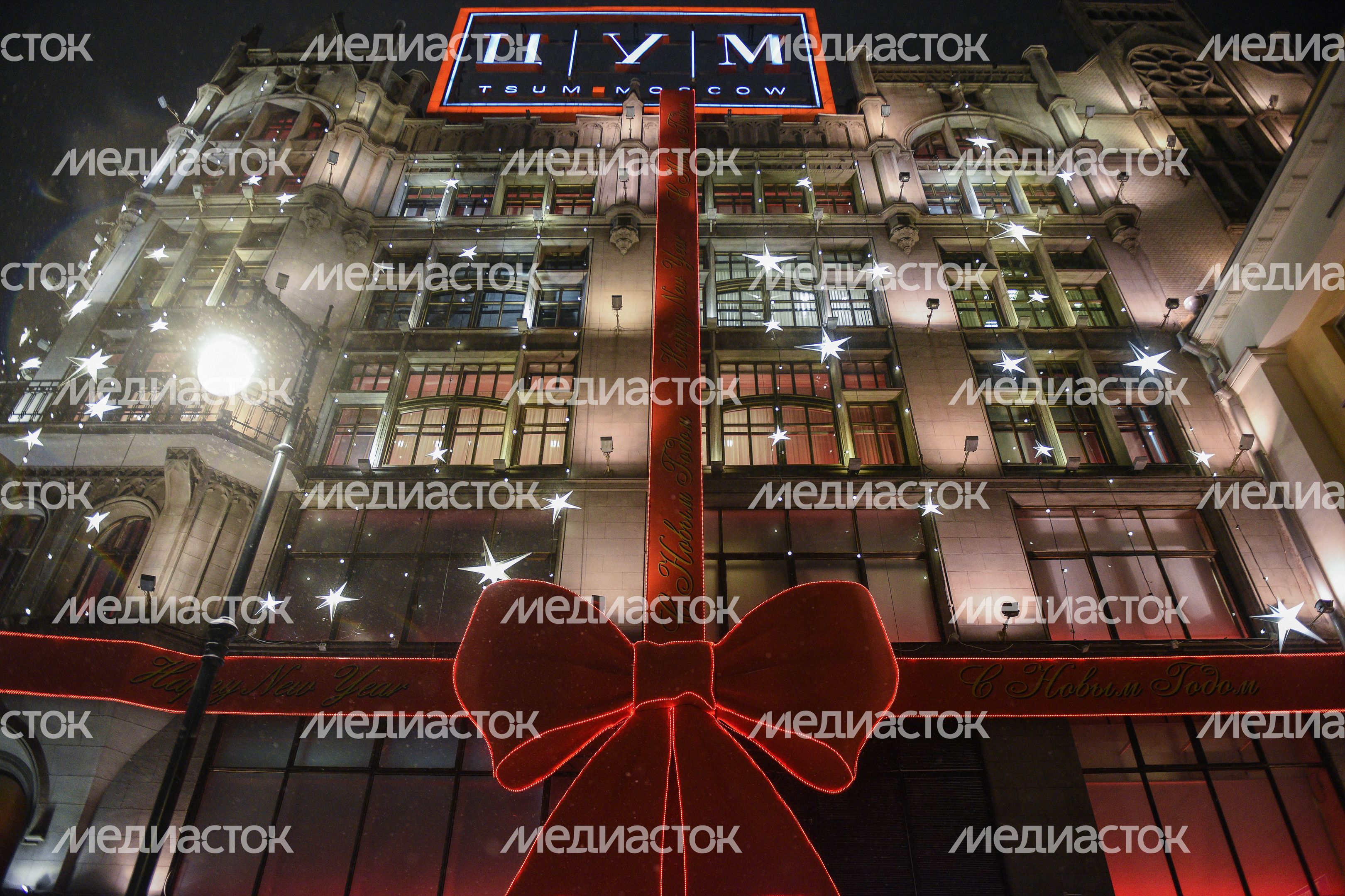 Самые яркие новогодние витрины Москвы