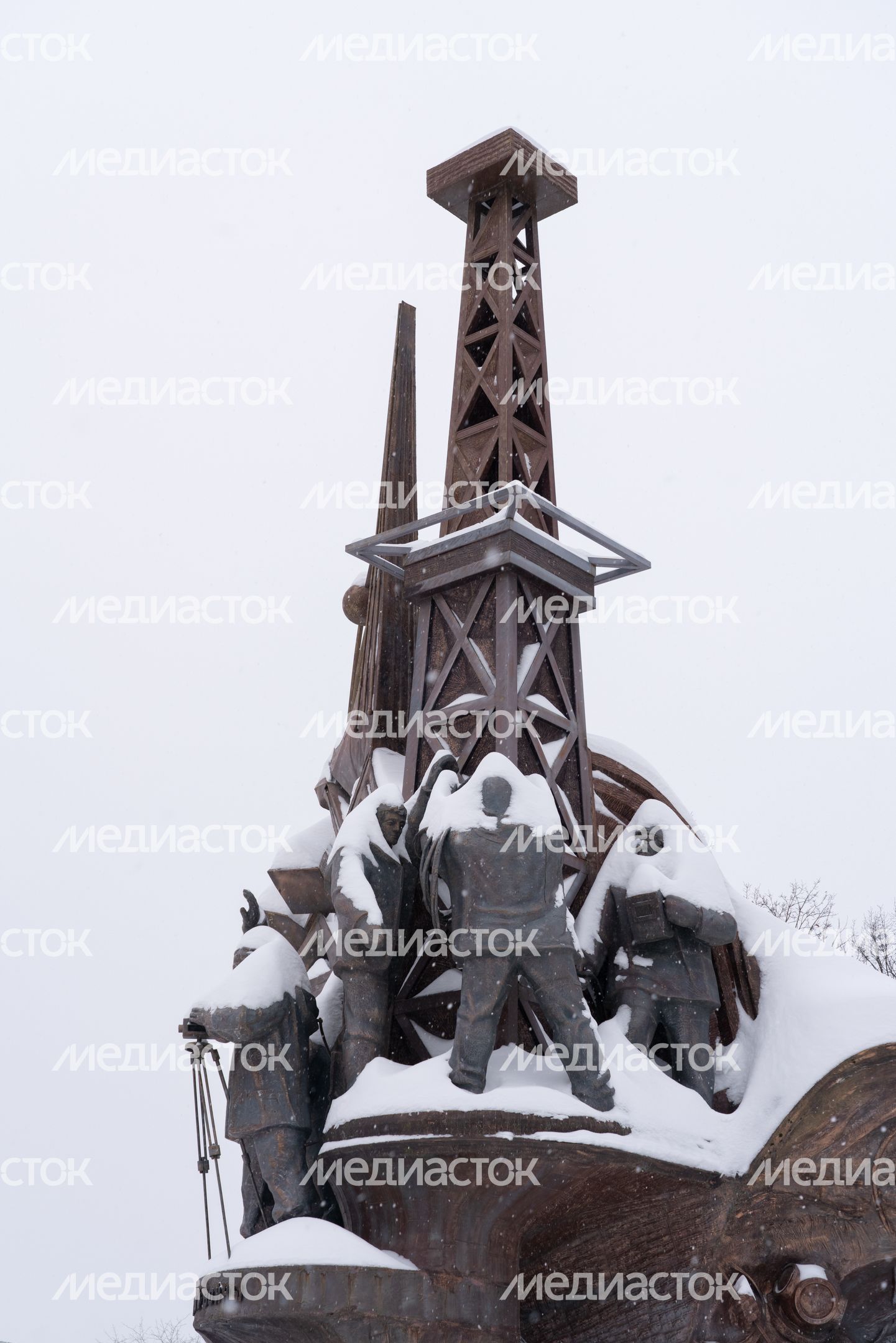 Памятник «Солдатам холодной войны - ветеранам треста «Гидромонтаж» в поселке Селятино Памятник «Солдатам холодной войны - ветеранам треста «Гидромонтаж» в поселке Селятино