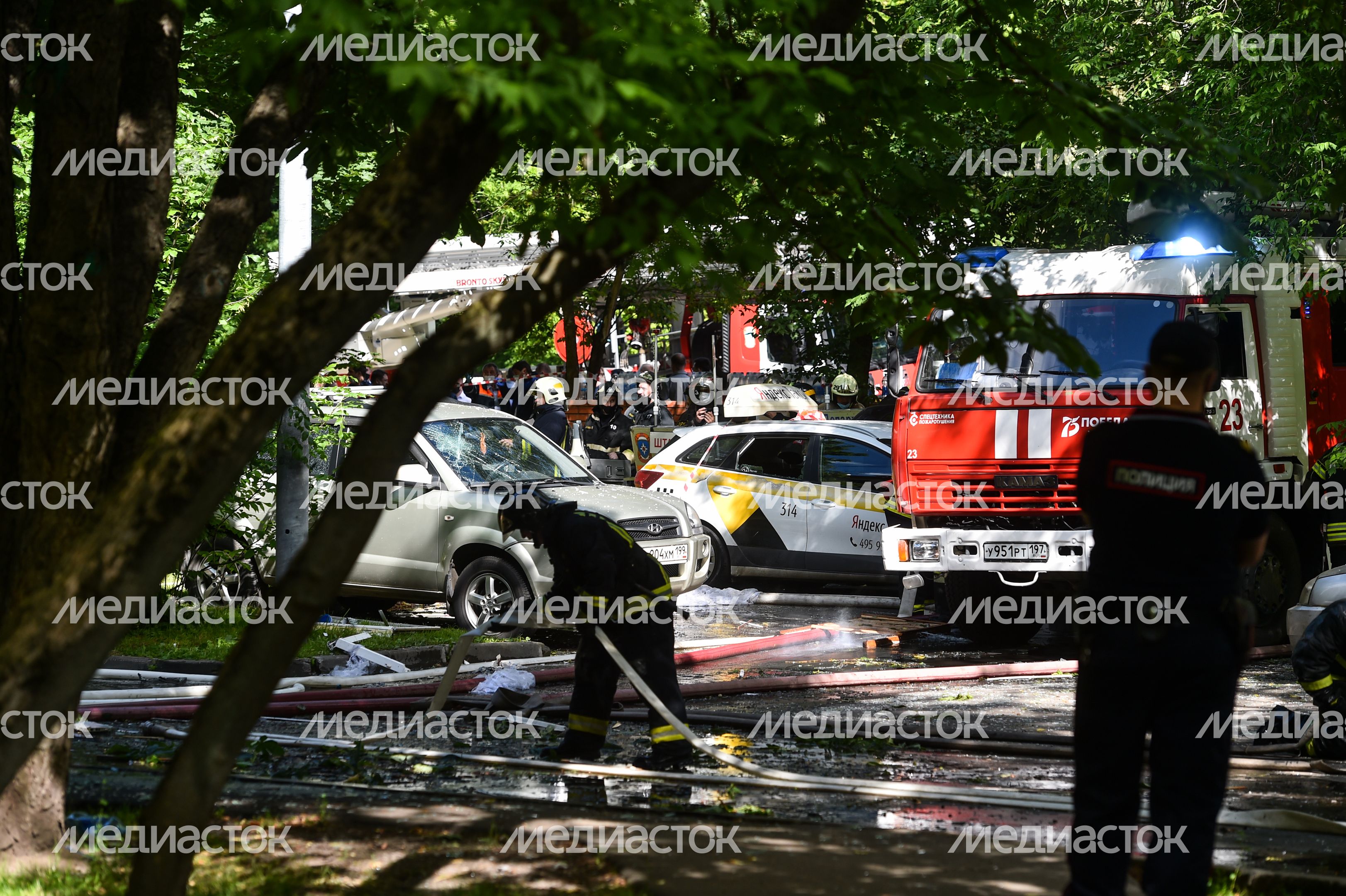 Кадры с места взрыва в доме на улице Проходчиков в Москве