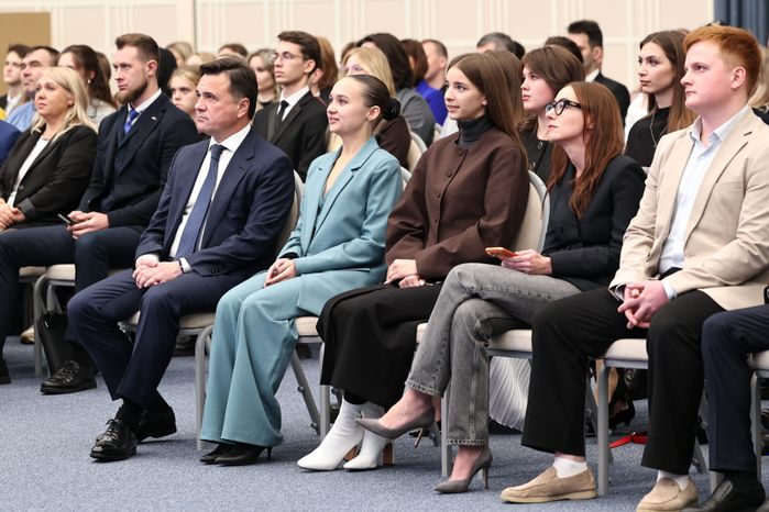 Андрей Воробьев поздравил волонтёров с Днем добровольца Московской области