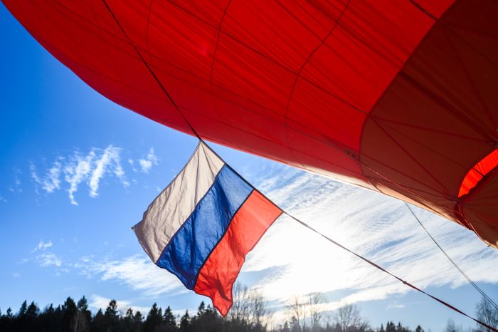 Воздушные шары в форме сердца в небе над Дмитровом