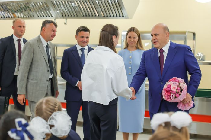 Михаил Мишустин и Андрей Воробьев поздравили учащихся и педагогов лобненского лицея «Авиатика»