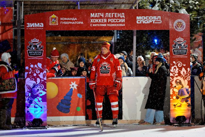 Александр Якушев на хоккейном матче «Легенд хоккея» vs «Сборной Подольска» в проекте «Выходи во двор» в Подольске