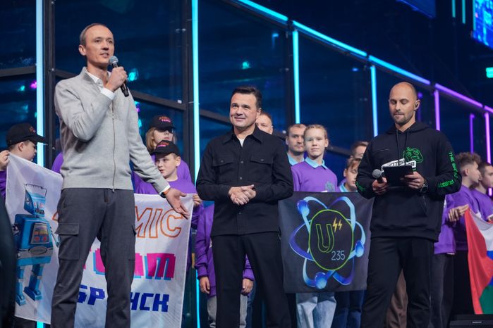 Андрей Воробьев дал старт финалу  международного чемпионата «Битва роботов»