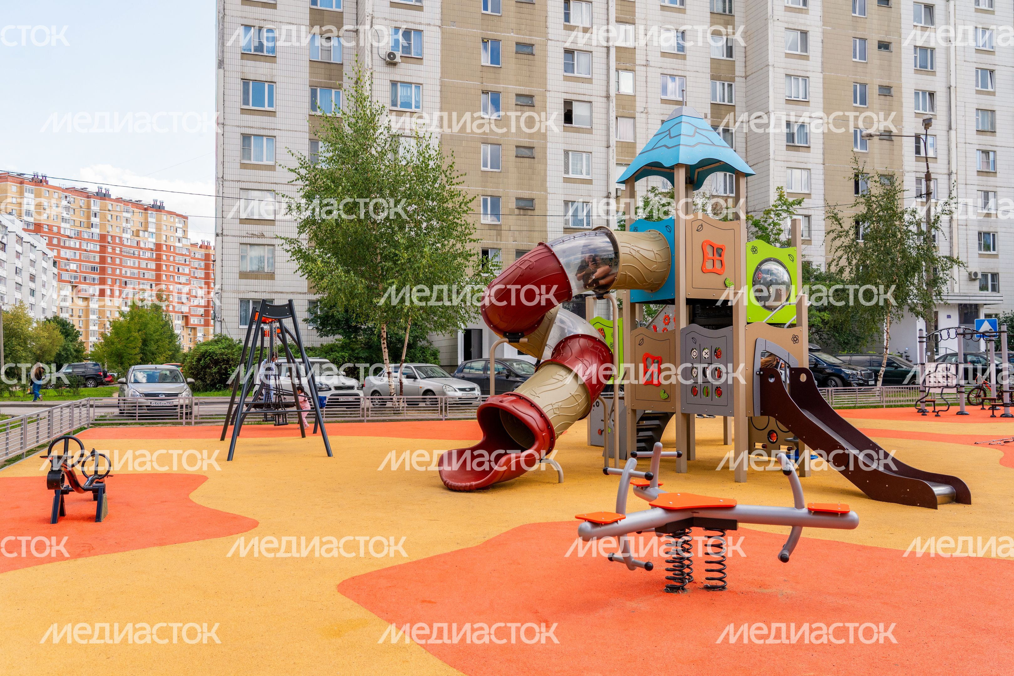 Новая детская игровая площадка на улице Текстильной в Лобне
