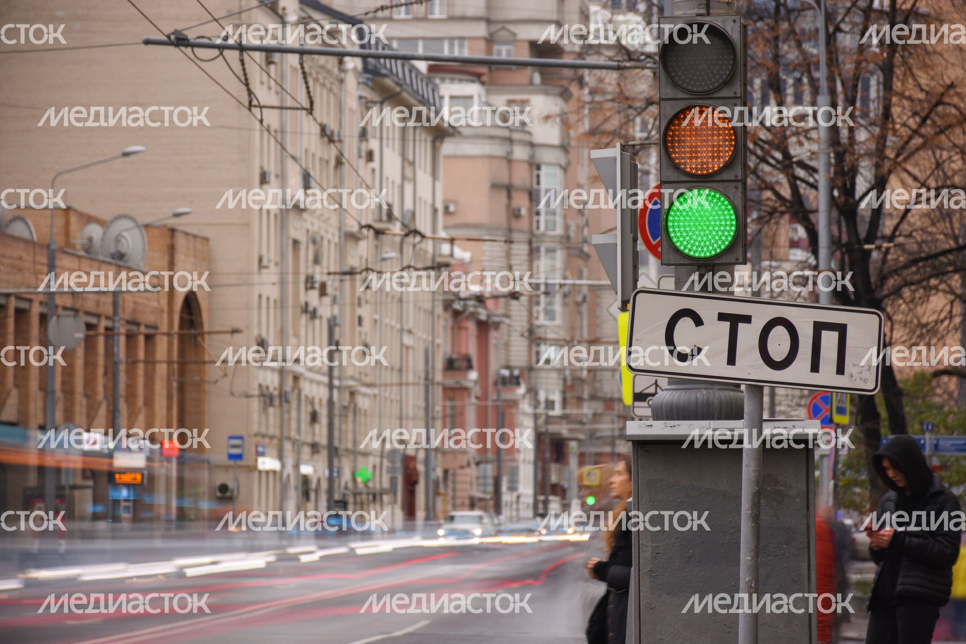 Повседневная жизнь города в Москве осенью