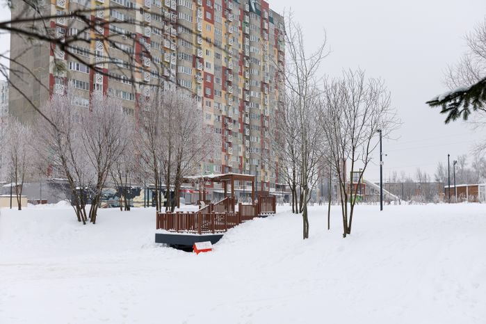 Набережная в сквере Защитников Москвы в Лобне зимой