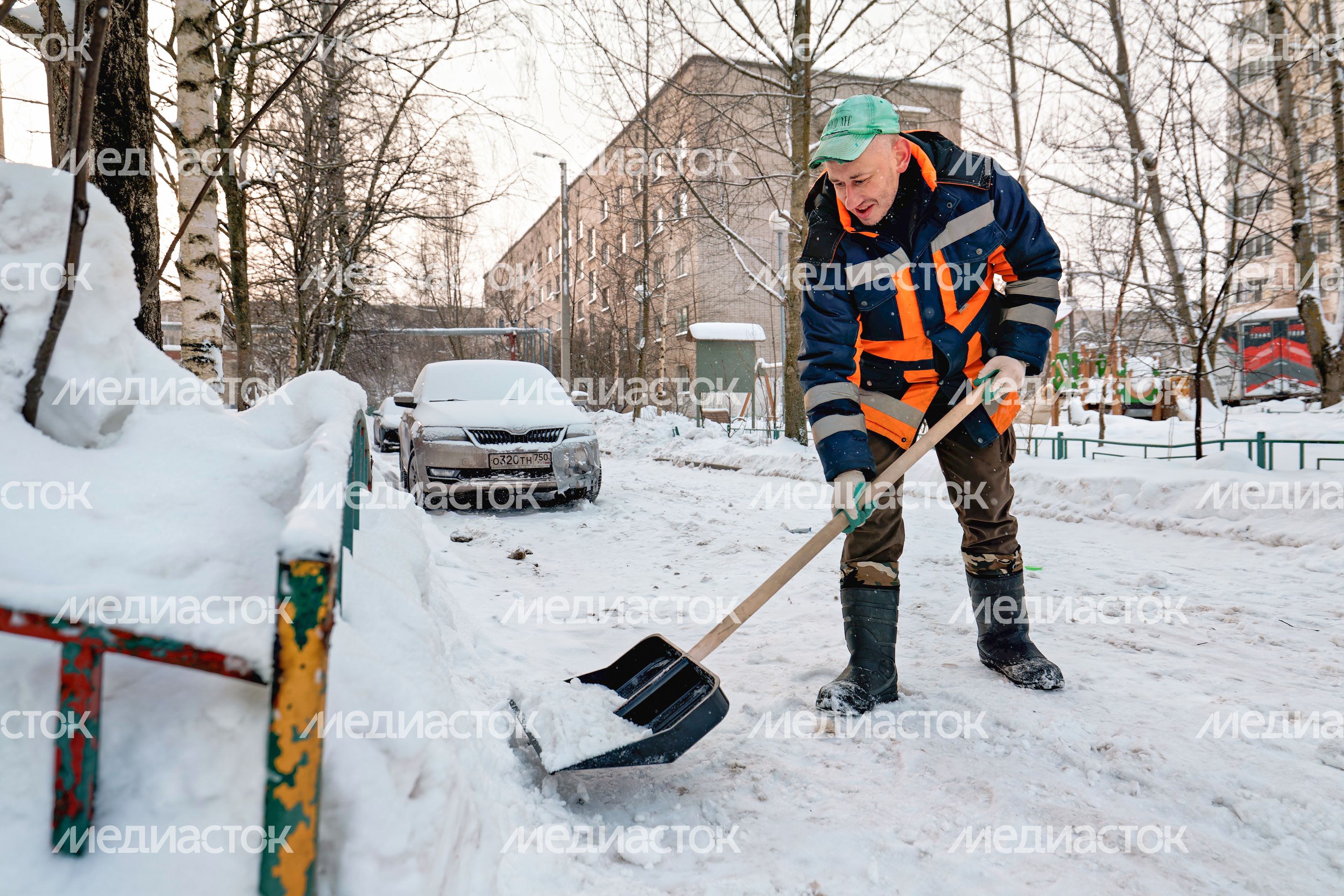 Уборка снега в поселке Большие Вяземы Одинцовского округа Уборка снега в поселке Большие Вяземы Одинцовского округа