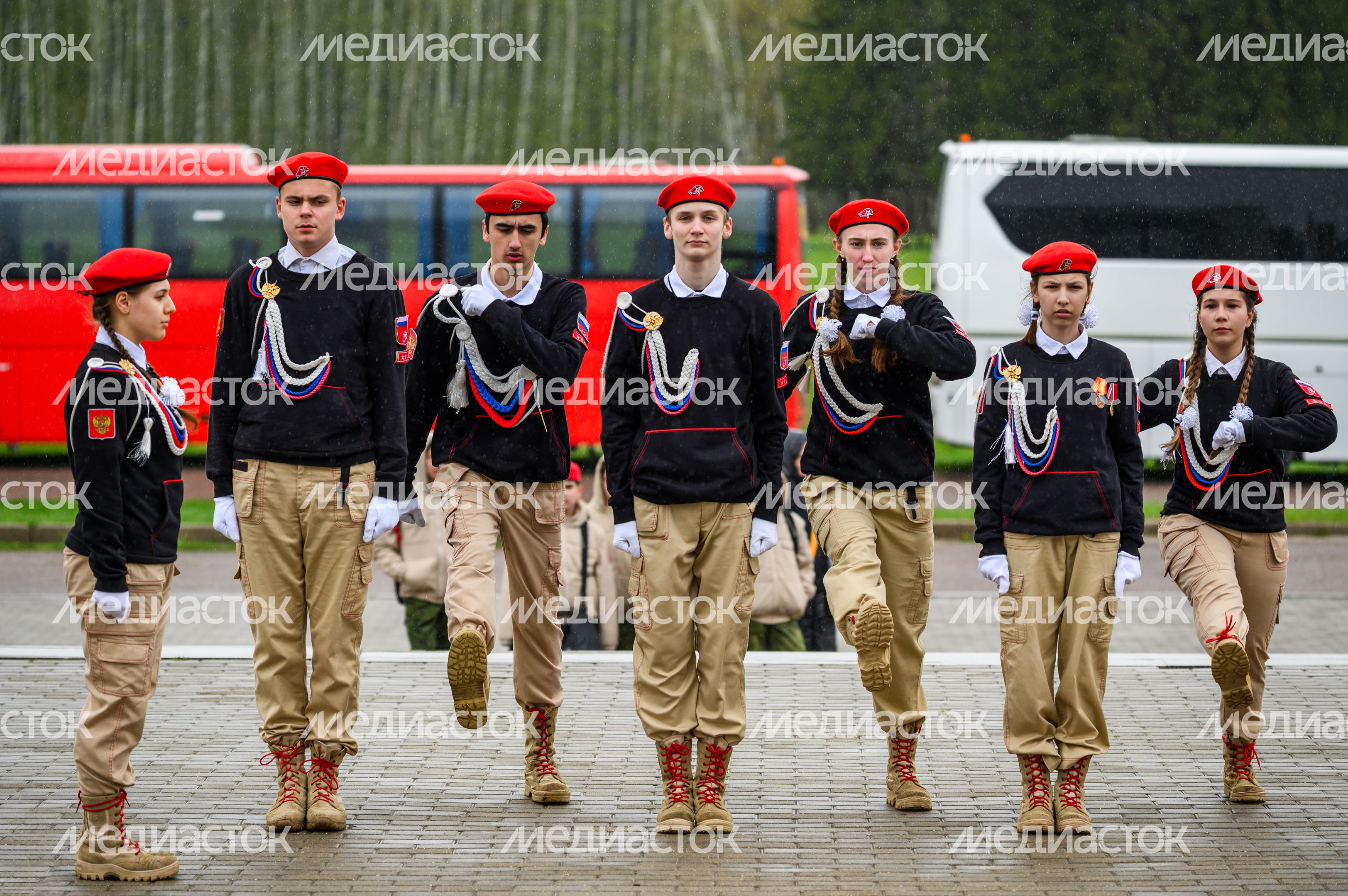 Военно-патриотическая игра «Юнармия, вперед!», посвященная Дню Победы, в Горках Ленинских Военно-патриотическая игра «Юнармия, вперед!», посвященная Дню Победы, в Горках Ленинских