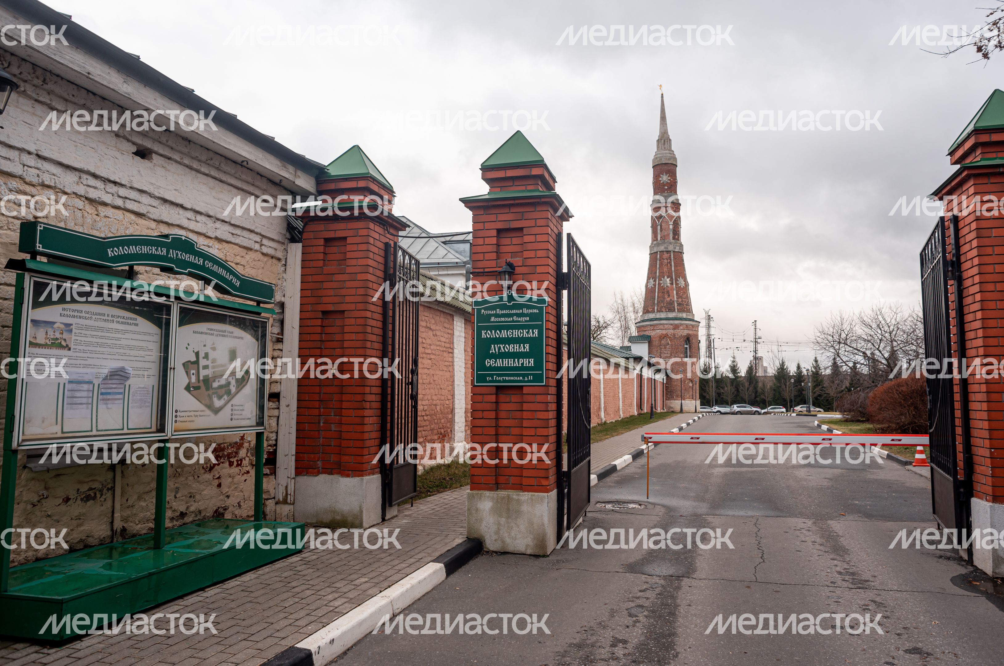 Осенние виды Богоявленского Старо-Голутвина мужского монастыря