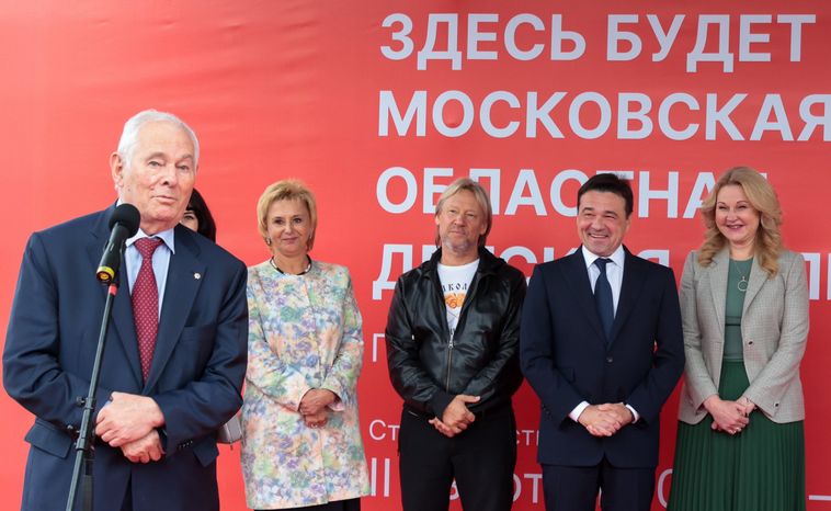 Закладка камня в основание многопрофильного детского центра «Московская областная детская больница» в Красногорске