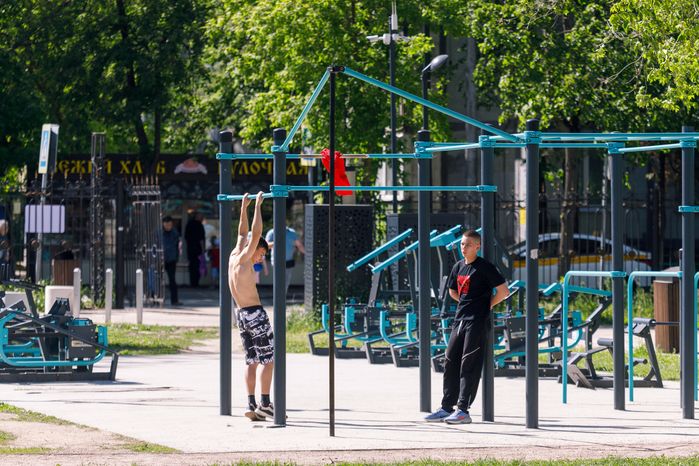 Спортивная площадка в Центральном парке культуры и отдыха «Пушкинский» в Пушкино летом