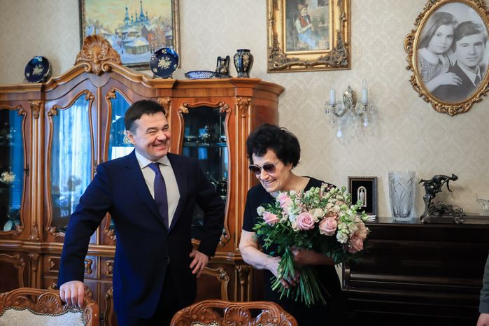 Посещение губернатором космонавта первого отряда