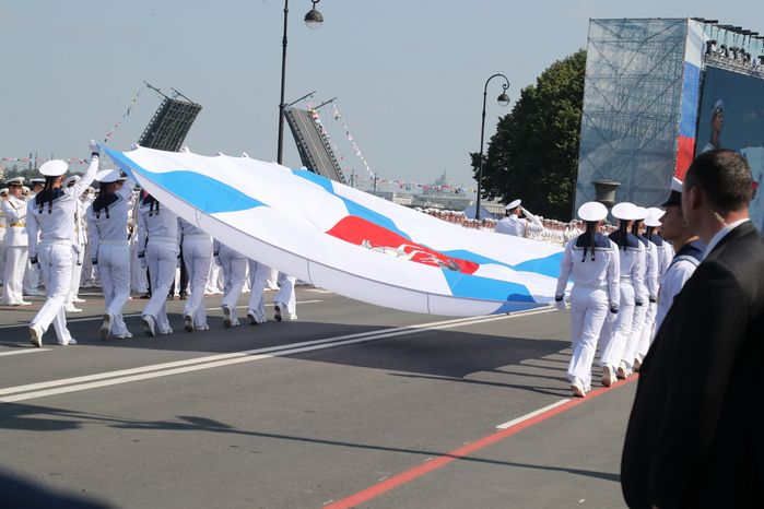 Губернатор Подмосковья присутствовал на главном военно-морском параде в честь Дня ВМФ