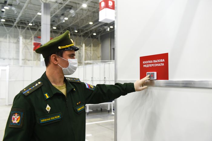 Медицинский центр для больных с коронавирусом, организованный в павильонах Конгрессно-выставочного центра в Кубинке