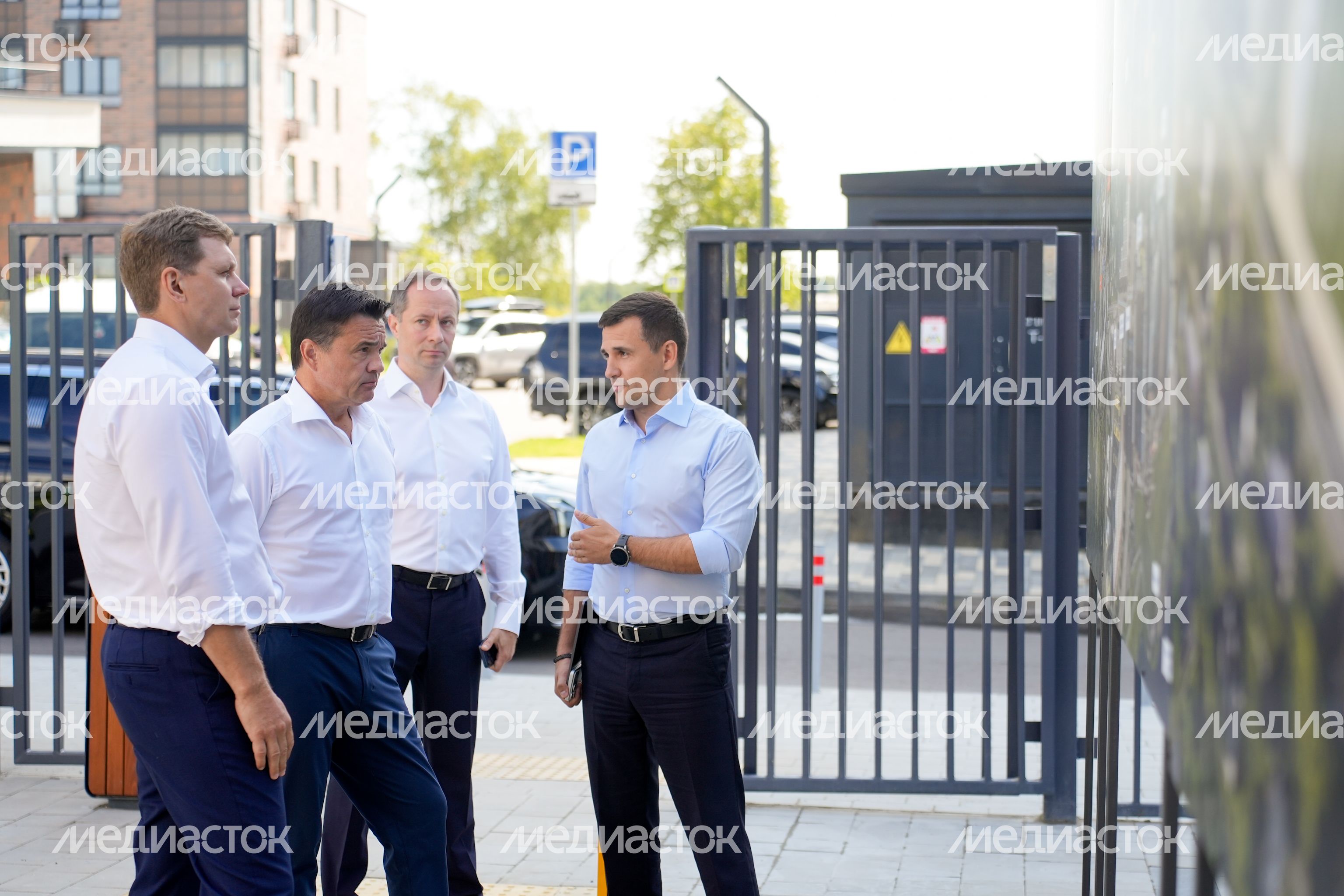 Андрей Воробьев и Роман Терюшков проверили строительство детсада "Лучик" в Видном
