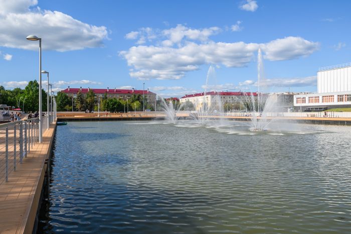 Пруд на улице Мира на центральной площади Электростали