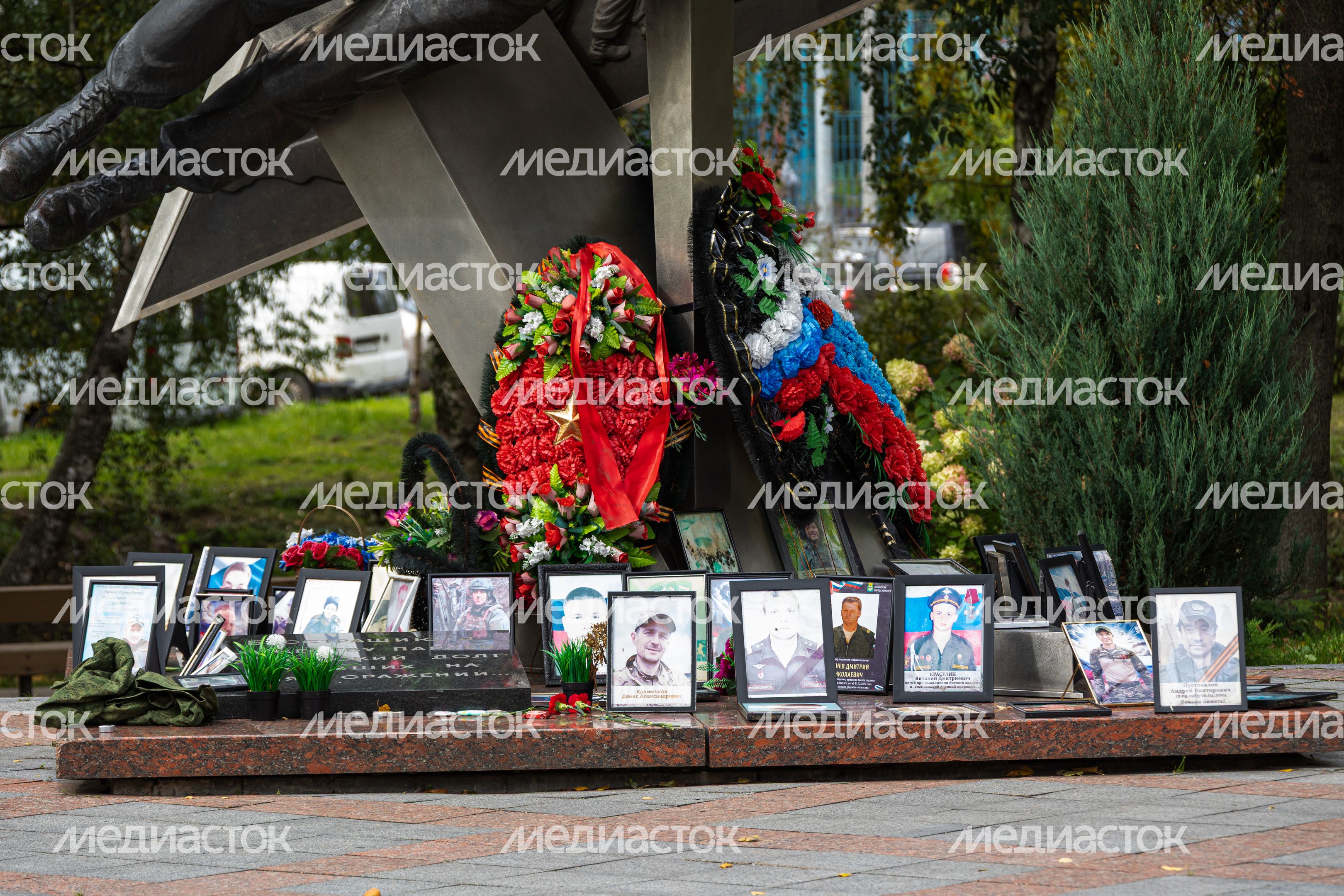 Памятник воинам-интернационалистам на аллее Славы в городе Видное Ленинского округа Памятник воинам-интернационалистам на аллее Славы в городе Видное Ленинского округа