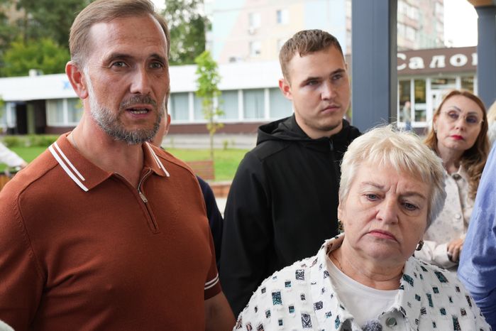 Жители Егорьевска в обновленном сквере "60 лет Победы"