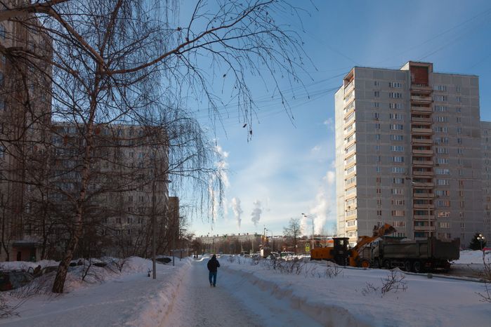 Зимние виды улиц города Дзержинский