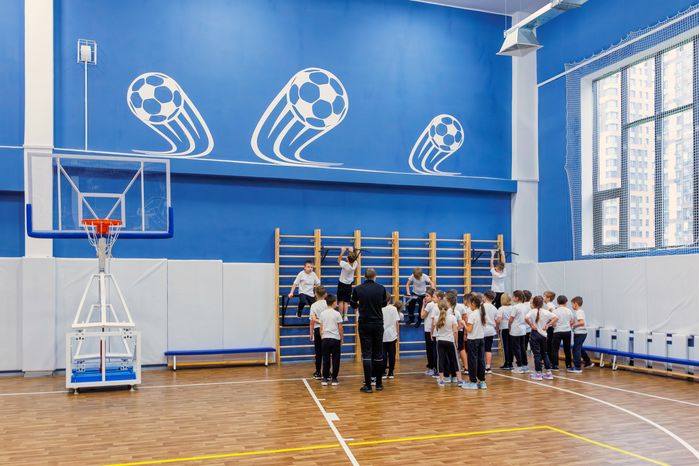 Урок физкультуры в спортзале нового корпуса школы №15 в ЖК «Героев» в Балашихе