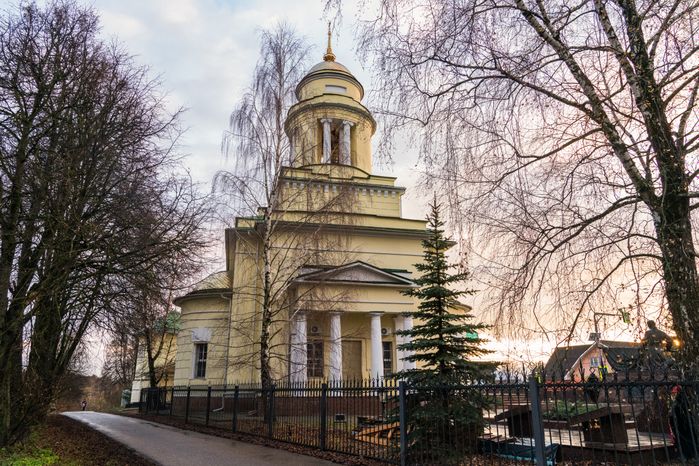 Церковь Троицы Живоначальной в селе Ершово Одинцовского округа