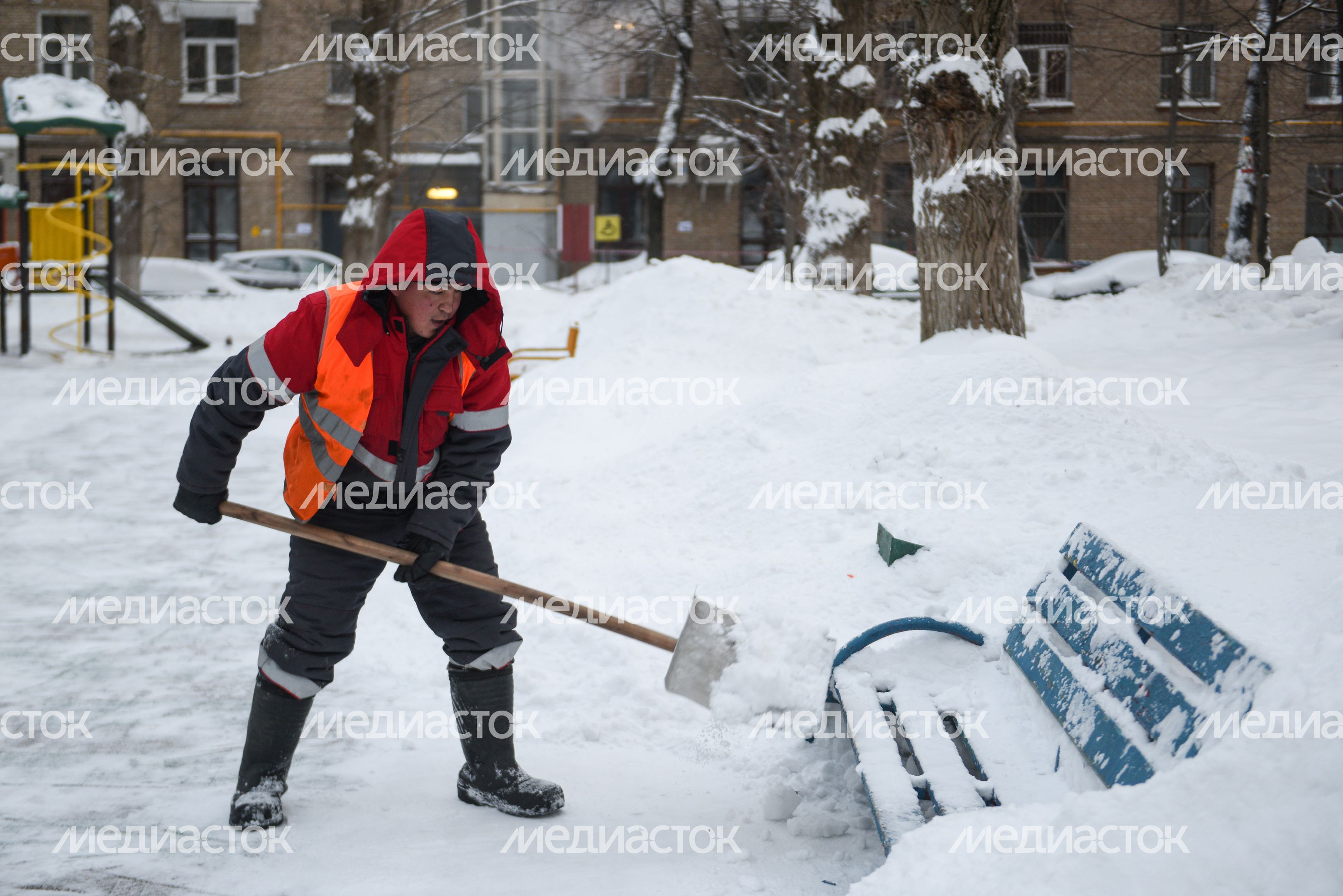 Уборка снега