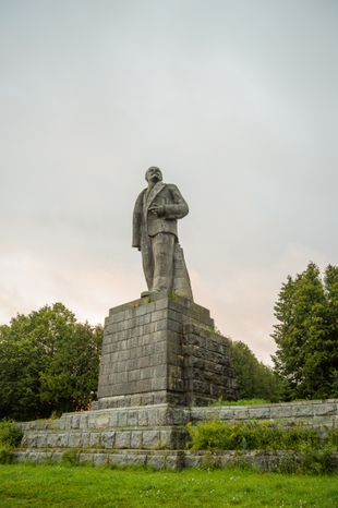 Дубна. Памятник В.И. Ленину