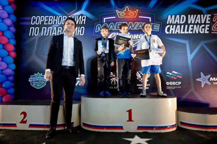 Награждение победителей Всероссийских соревнований по плаванию Mad Wave Challenge 2025 в Рузе