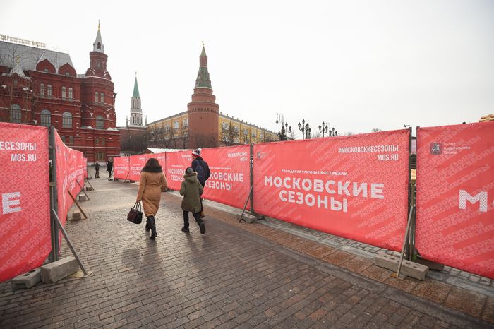 Монтаж инсталляций для фестиваля «Московская Масленица» на Манежной площади