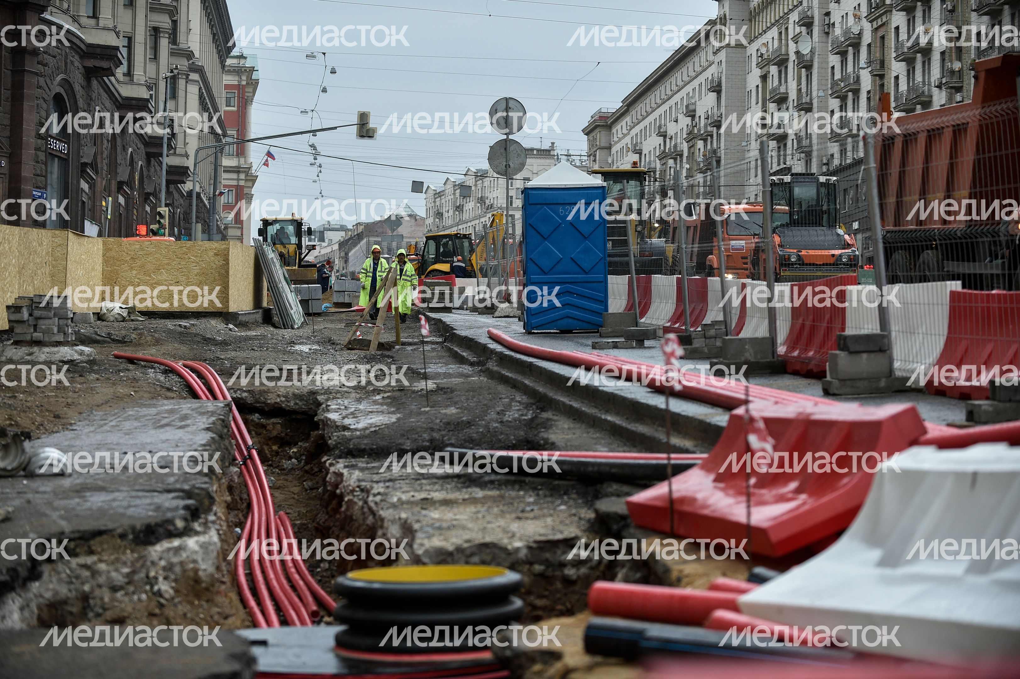 Дорожные работы на Тверской улице в Москве