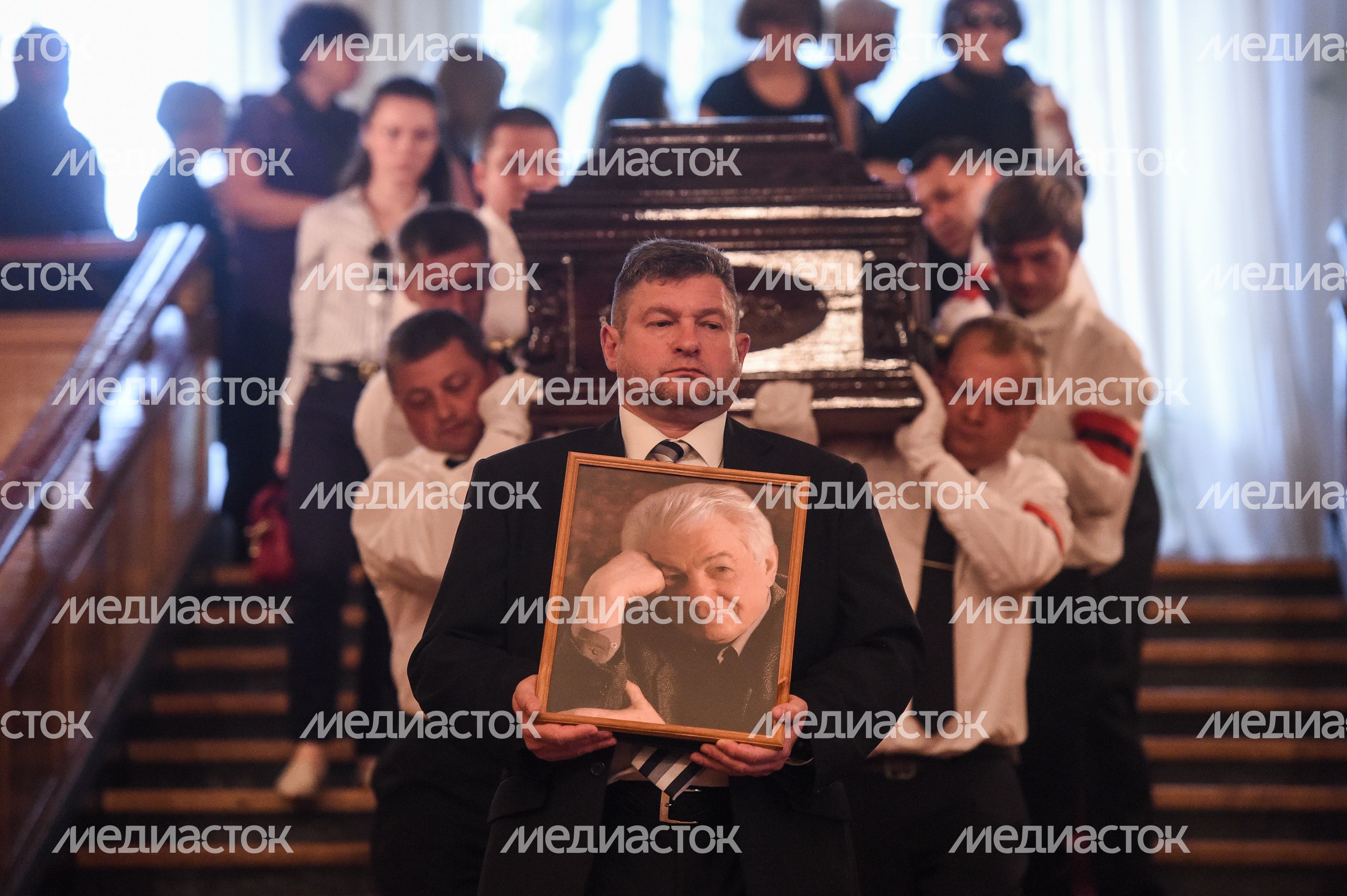 Церемония прощания с писателем Владимиром Войновичем в Москве Церемония прощания с писателем Владимиром Войновичем в Москве