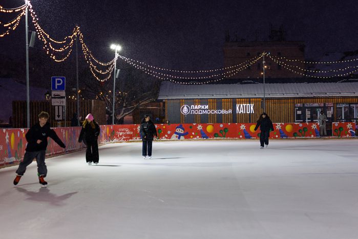 Каток на Торговой площади в Дмитрове