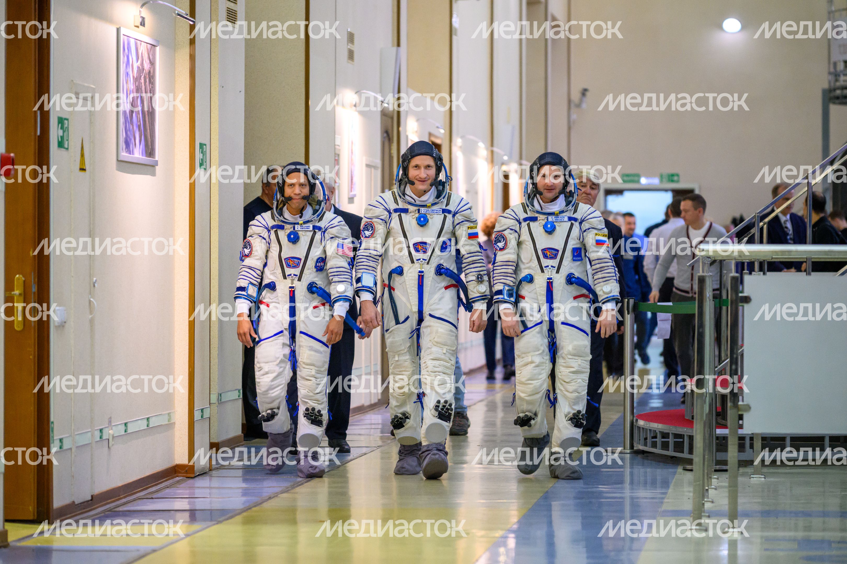 Космонавты основного экипажа МКС-74 Кристофер Уилльямс, Сергей Кудь-Сверчков, Сергей Микаев в Звездном городке