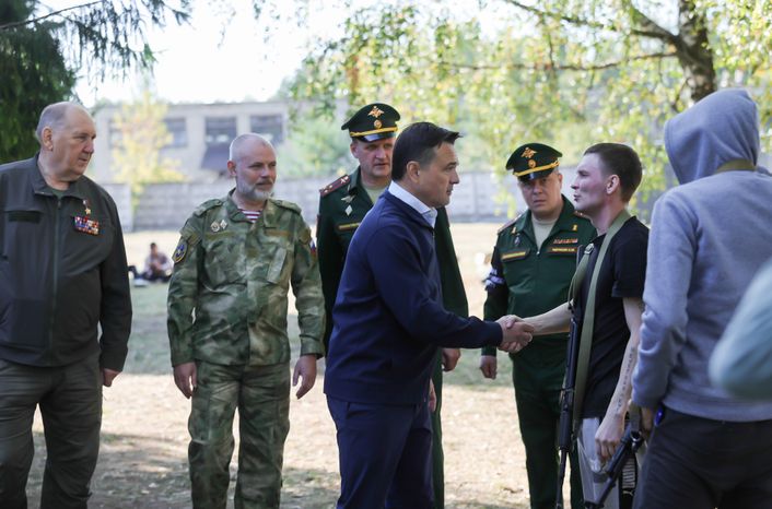 Андрей Воробьев проверил работу пункта отбора на военную службу по контракту в Балашихе