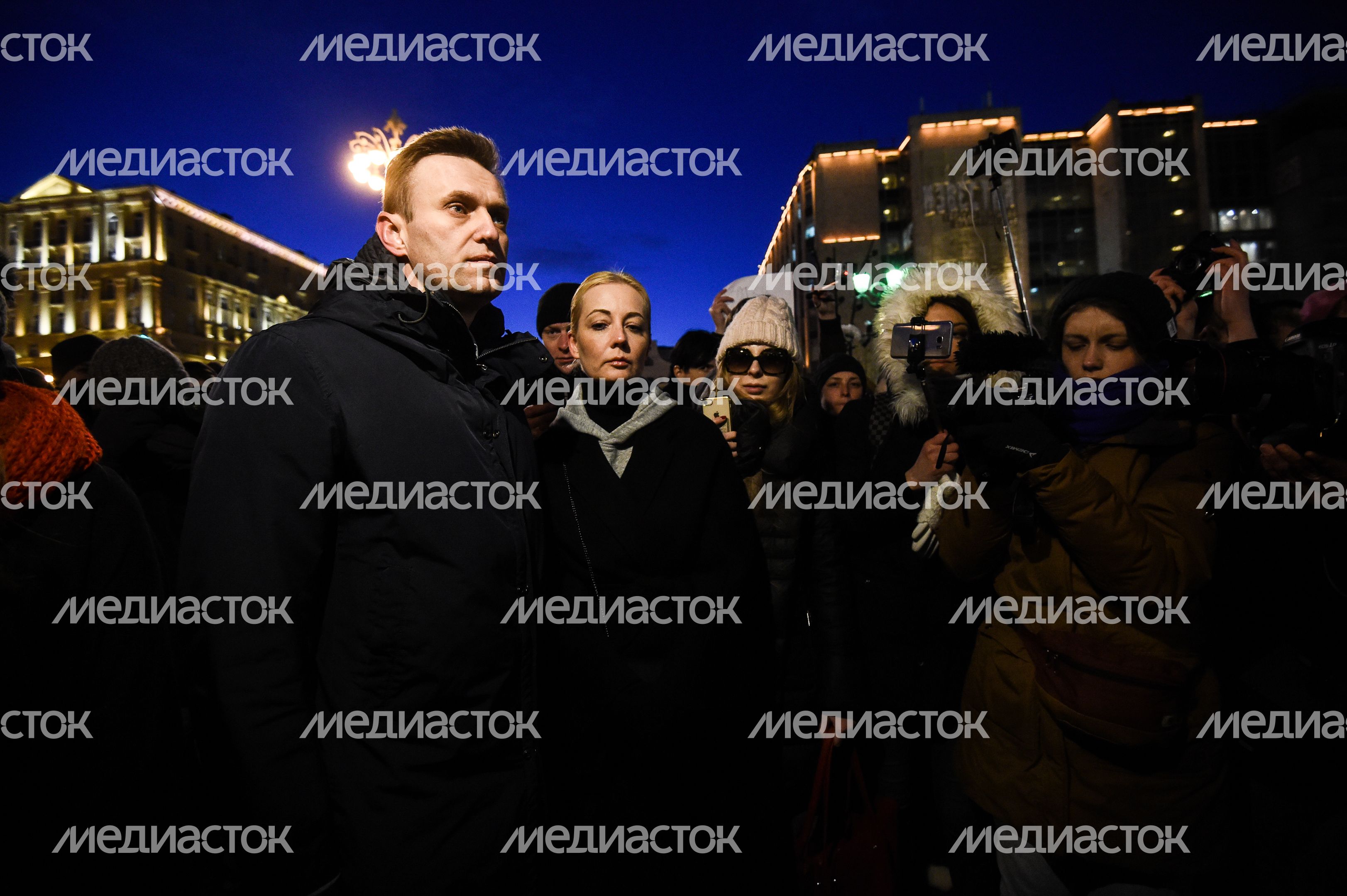Акция в память о погибших в Кемерове на Пушкинской площади в Москве Акция в память о погибших в Кемерове на Пушкинской площади в Москве