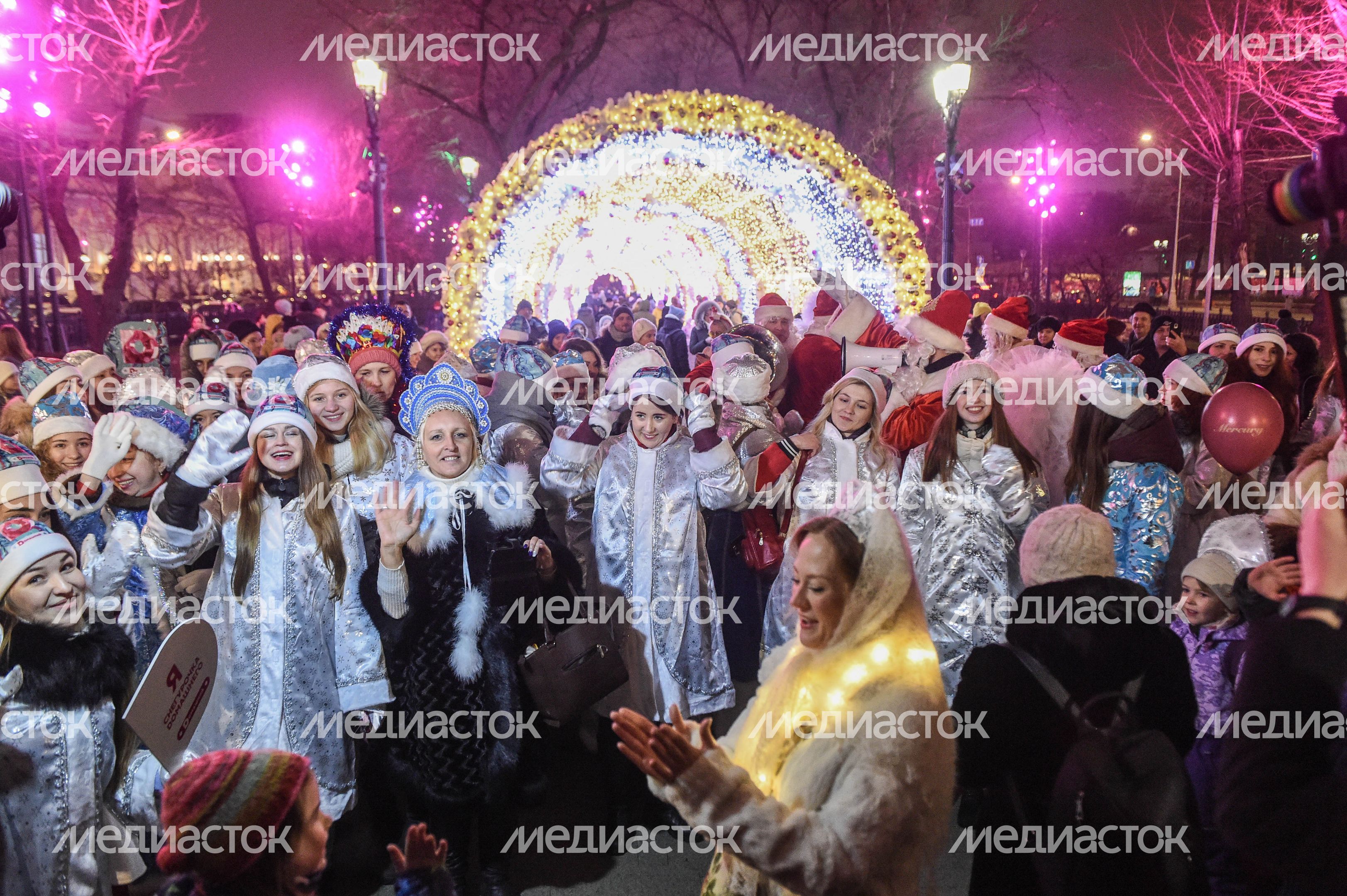 Парад Снегурочек в Москве