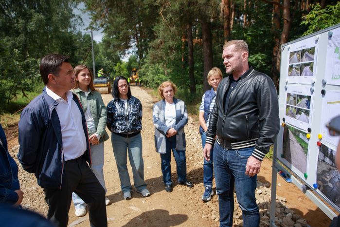 Андрей Воробьев проверил ремонт грунтовых дорог в Дедовске