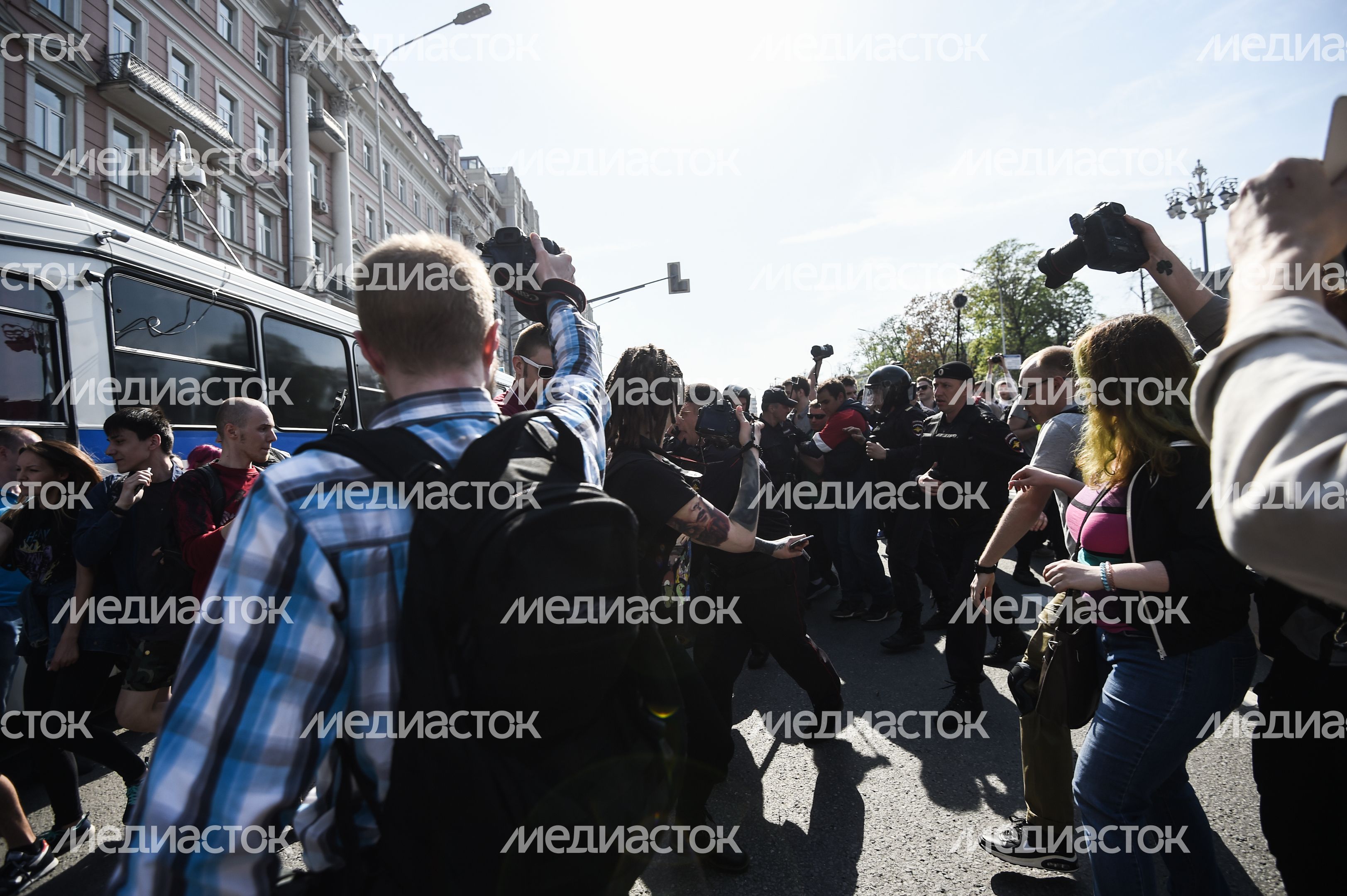 Несанкционированный митинг на Пушкинской площади Несанкционированный митинг на Пушкинской площади