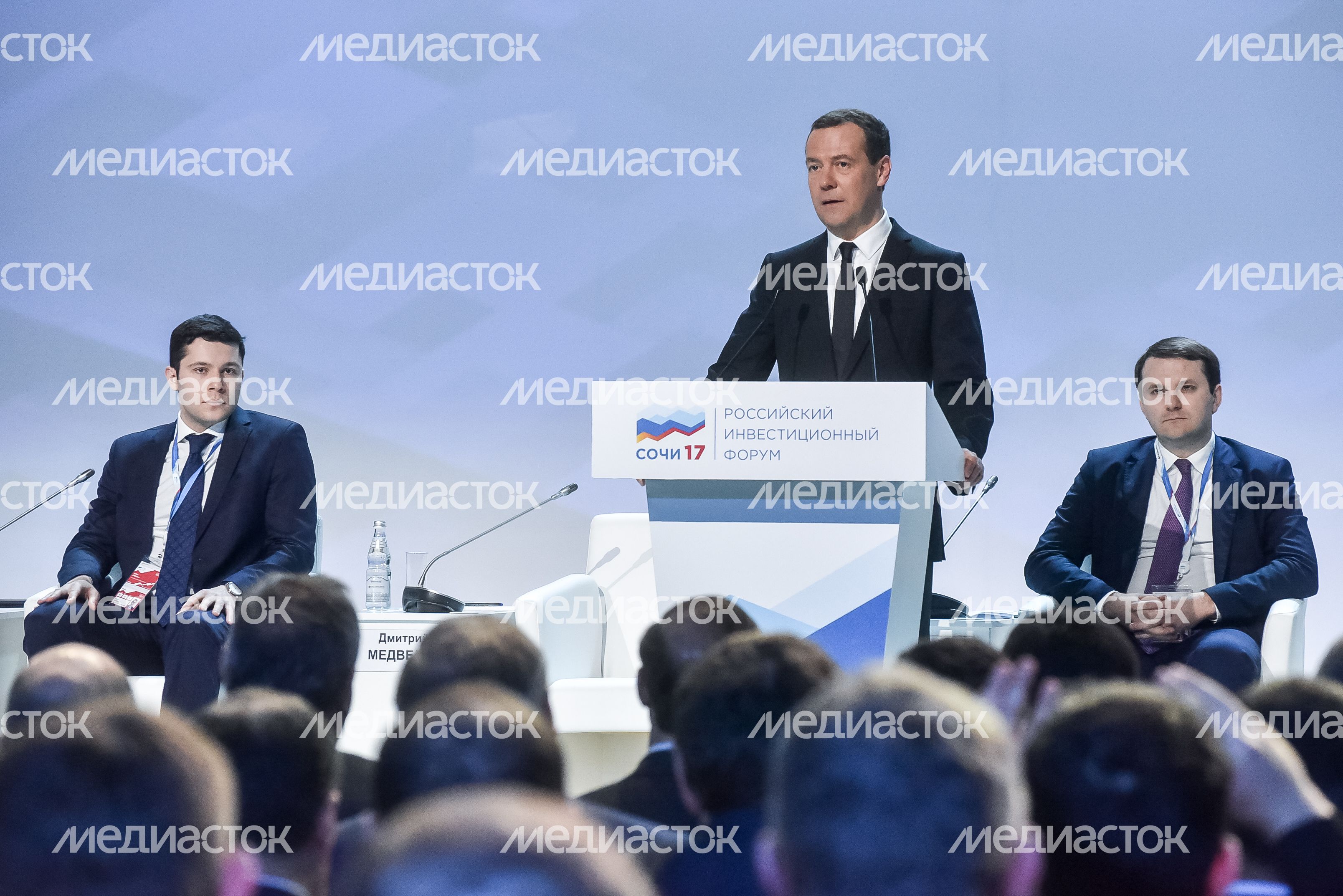 Пленарное заседание Российского Инвестионного Форума в Сочи